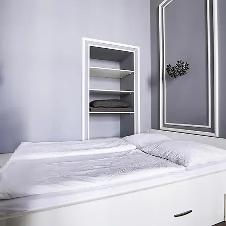 Two-bedroom Haven In The Old Town * פראג