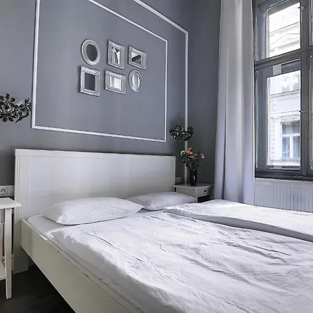 Lägenhet Two-bedroom Haven In The Old Town *