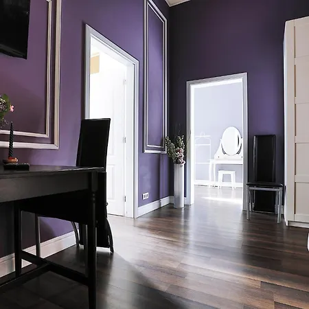 Lägenhet Two-bedroom Haven In The Old Town *