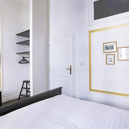 Lägenhet Two-bedroom Haven In The Old Town