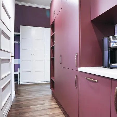 Lägenhet Two-bedroom Haven In The Old Town *