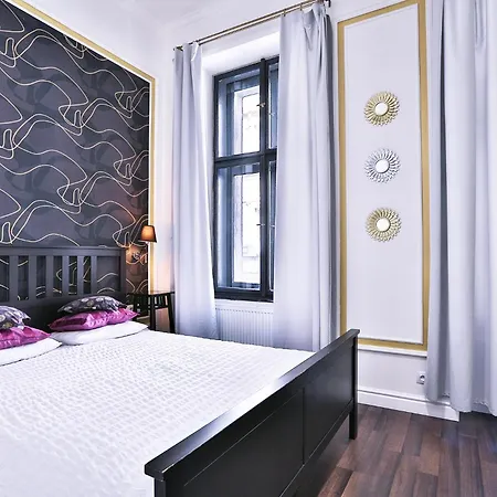 Two-bedroom Haven In The Old Town Prag