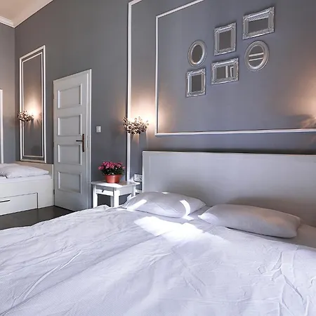 Apartment Two-bedroom Haven In The Old Town Prag