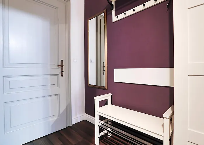 Two-bedroom Haven In The Old Town Appartement